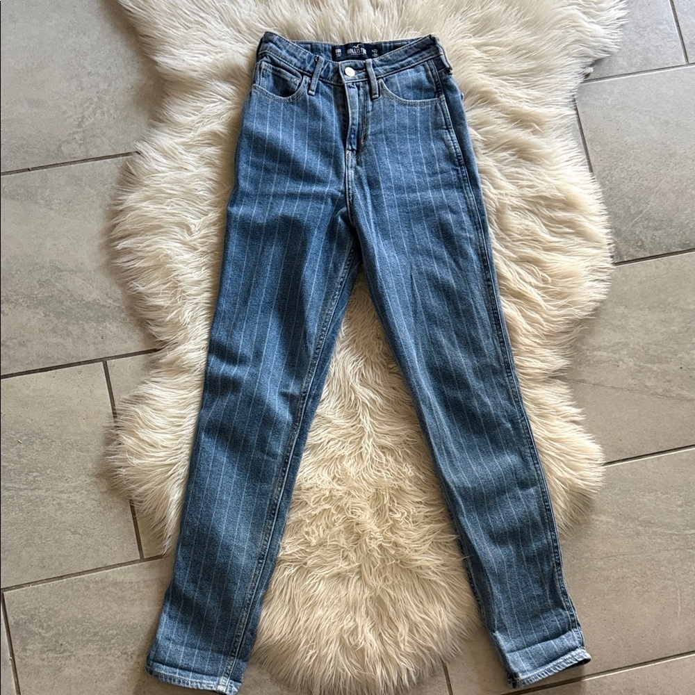 👖HOLLISTER ULTRA HIGH RISE MOM JEANS👖 - Picture 2 of 6
